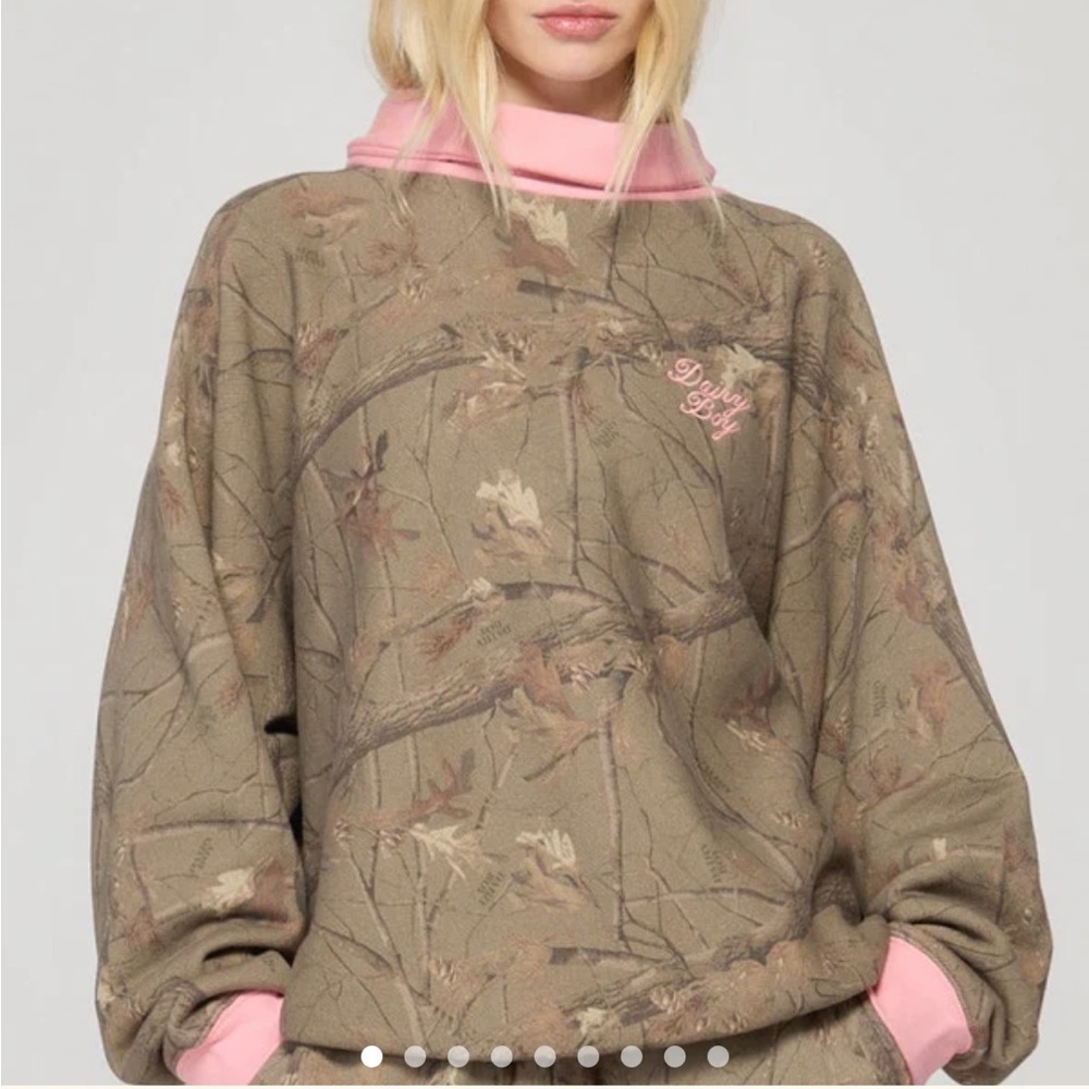Dairy Boy Diana Rollneck evergreen camo sweatshirt